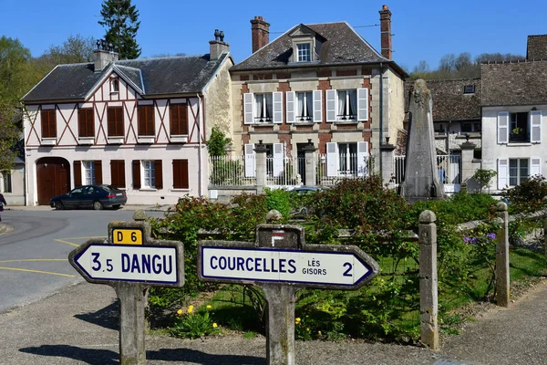 Boury en Vexin, Francia - 3 aprile 2017: pittoresco villaggio in s — Foto Stock