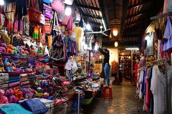 Σιέμ Ριπ:? Βασίλειο της Καμπότζης - Αύγουστος 23 2018: νυχτερινή αγορά — Φωτογραφία Αρχείου