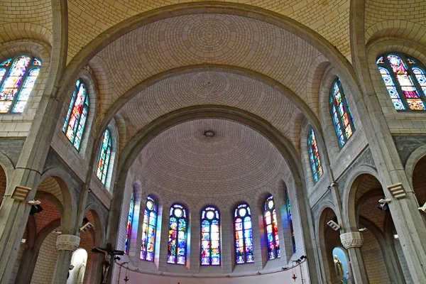 La Baule, França - 15 de abril de 2017: Igreja de Notre Dame construída em 19 — Fotografia de Stock