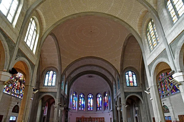 La Baule, França - 15 de abril de 2017: Igreja de Notre Dame construída em 19 — Fotografia de Stock