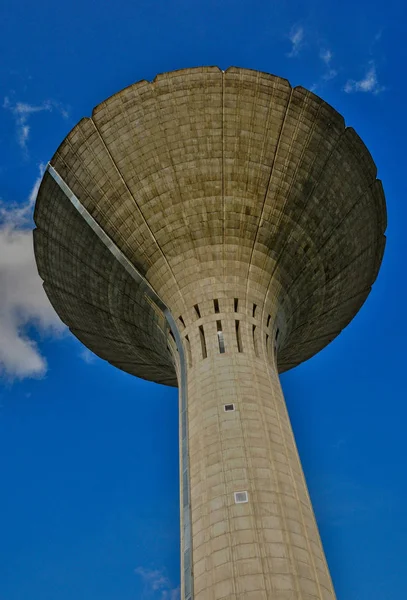 Les Mureaux; Francja - 3 października 2017: wieża ciśnień — Zdjęcie stockowe