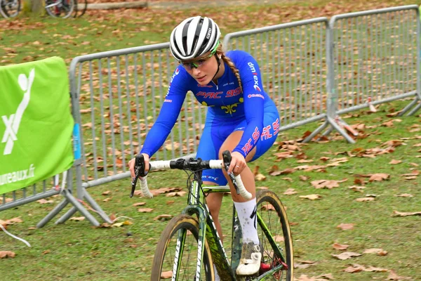 Verneuil sur Seine, Francia - 2 de diciembre de 2018: cyclo cross — Foto de Stock