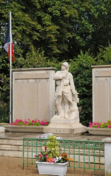 Les Mureaux; França - 8 de maio de 2011: memorial de guerra — Fotografia de Stock