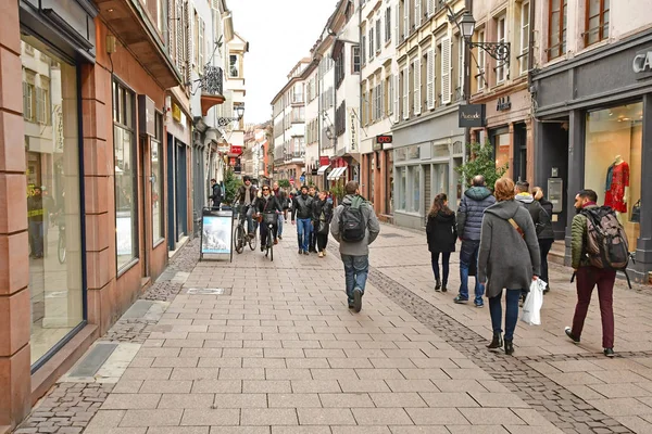 Estrasburgo; Francia - 3 de marzo de 2017: pintoresco centro de la ciudad — Foto de Stock