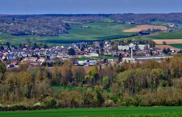 Gasny, França - 3 de abril de 2017: pitoresca aldeia na primavera — Fotografia de Stock