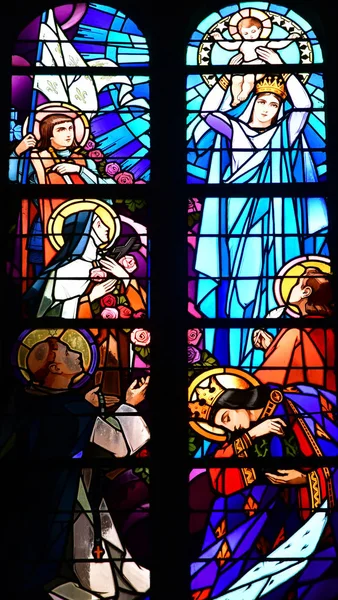 La Baule, Ranska - huhtikuu 15 2017: Notre Damen kirkko rakennettu 19 — kuvapankkivalokuva