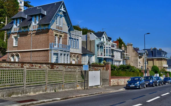 Sainte Adresse; França - 10 de maio de 2017: cidade na primavera — Fotografia de Stock