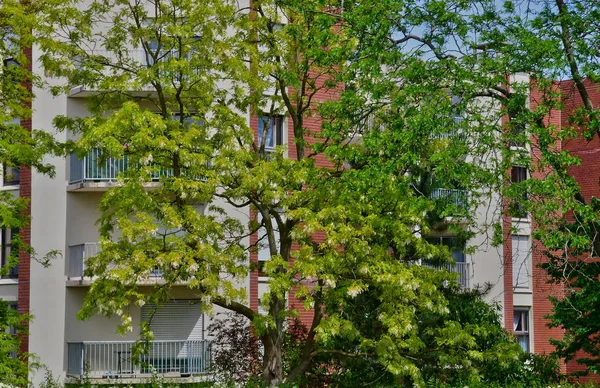 Verneuil sur Seine; França - 17 de maio de 2017: centro da cidade — Fotografia de Stock