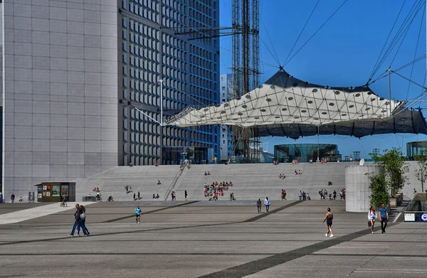 La Defense? Γαλλία - 25 Μαΐου 2017: περιοχή La Defense — Φωτογραφία Αρχείου