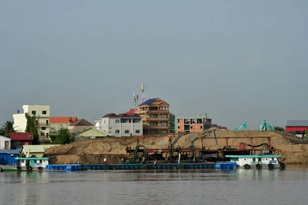 Phnom penh; Königreich Kambodscha - 21. August 2018: Flussufer — Stockfoto