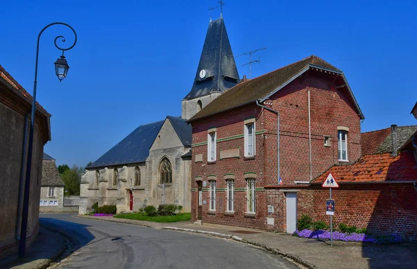 Boury en Vexin, Frankrijk - april 3 2017: pittoresk dorpje in s — Stockfoto
