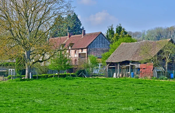 Guerny, France - 3 avril 2017 : village pittoresque au printemps — Photo