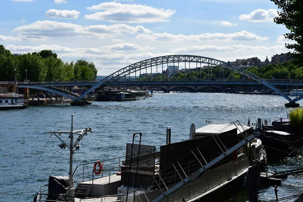 Parijs; Frankrijk - mei 5 2017: Debilly voet brug — Stockfoto