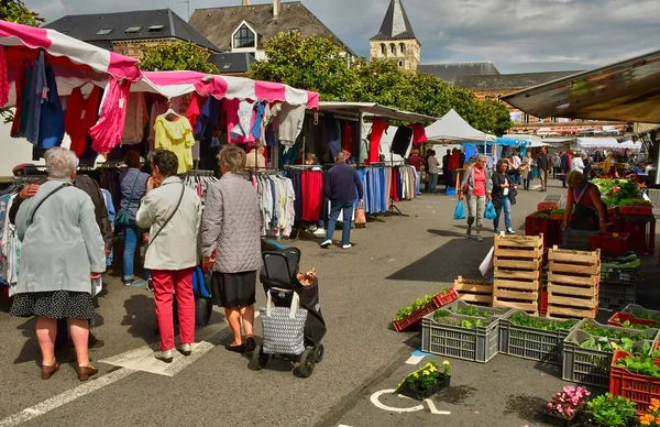 Montivilliers; Francia - 11 de mayo de 2017: pintoresco pueblo en sp —  Fotos de Stock