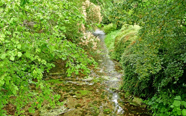 Fontaine sous Jouy; Franciaország - augusztus 8-2018: festői táj — Stock Fotó