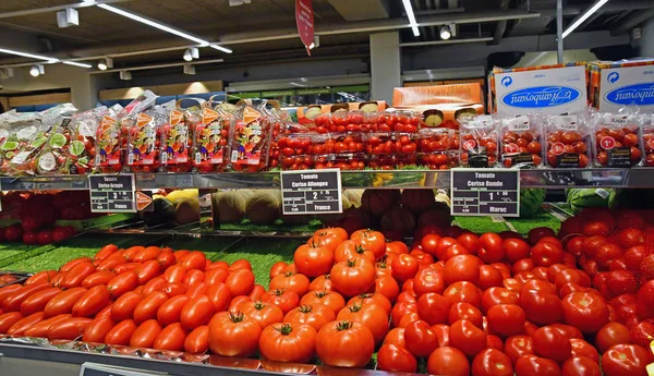 Paris, France - july 9 2018 : supermarket — Stock Photo, Image