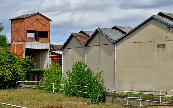 Autheuil Authouillet; Francia - 8 de agosto de 2018: antigua fábrica — Foto de Stock