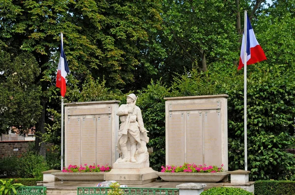 Les Mureaux; Francia - 8 de mayo de 2011: memorial de guerra — Foto de Stock