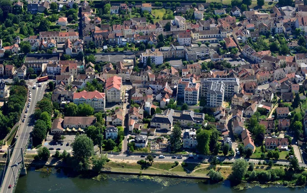 Triel sur Seine, France - july 7 2017 : aerial picture of the to — Stock Photo, Image