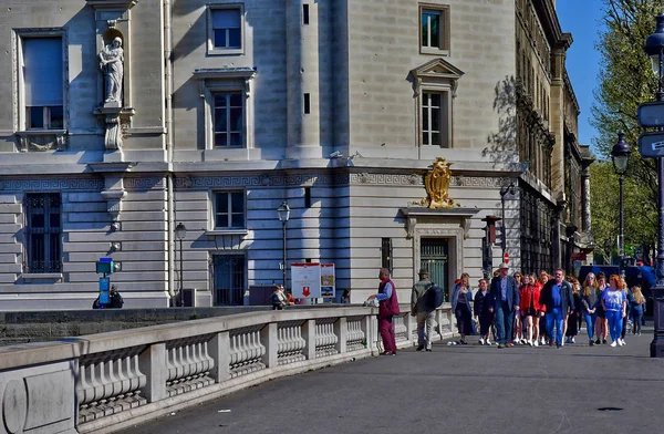 París; Francia - 2 de abril de 2017: quai des orfevres — Foto de Stock