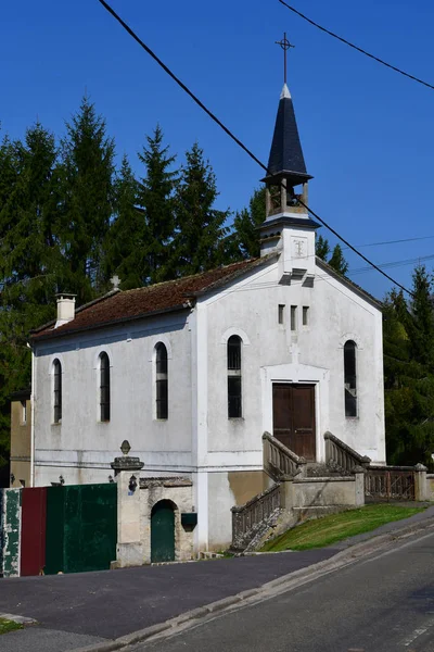 Vienne en Arthies , France - march 16 2017 : village center — Stok fotoğraf