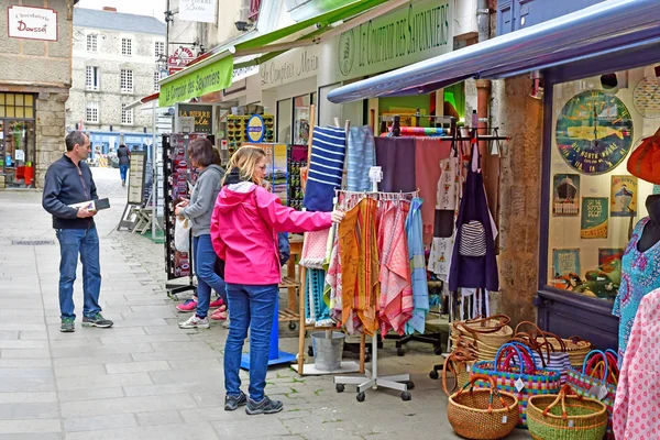 Guerande, Francia - 14 de abril de 2017: ciudad medieval en primavera —  Fotos de Stock