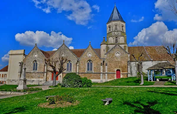 Saint Martin la Garenne, França - 3 de abril de 2017: mal pitoresco — Fotografia de Stock