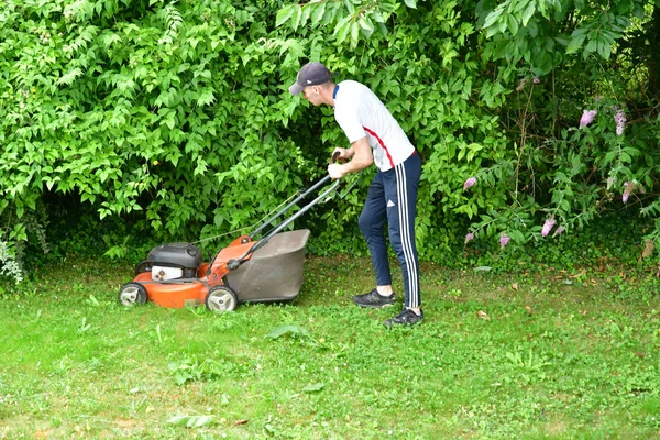 Verneuil sur seine; Frankreich - 17. Mai 2017: Garten — Stockfoto