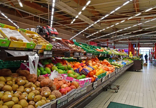 Paris, Francja - 2018 9 lipca: supermarket — Zdjęcie stockowe