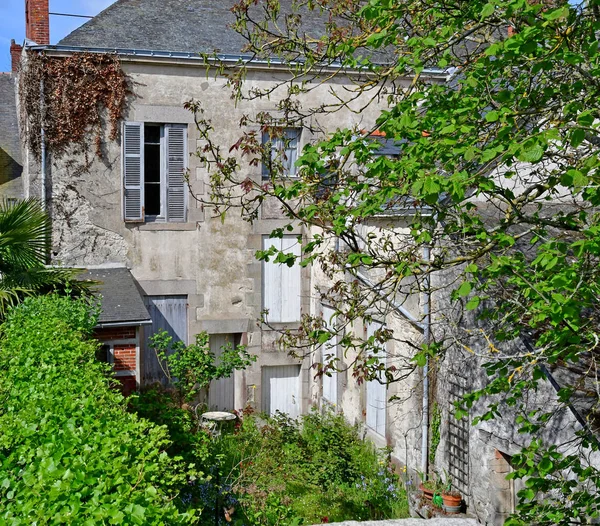 GUERANDE, Frankrijk - april 14 2017: middeleeuwse stad in het voorjaar — Stockfoto