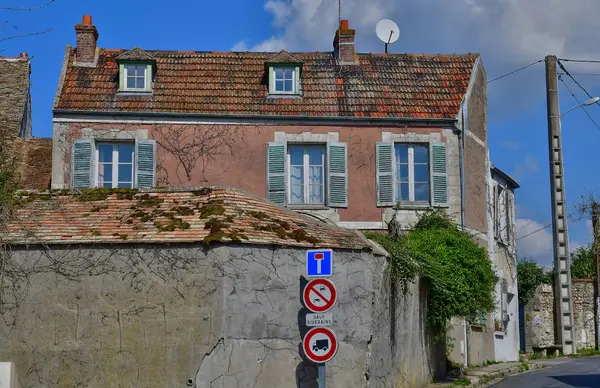 Saint Martin la Garenne, França - 3 de abril de 2017: mal pitoresco — Fotografia de Stock