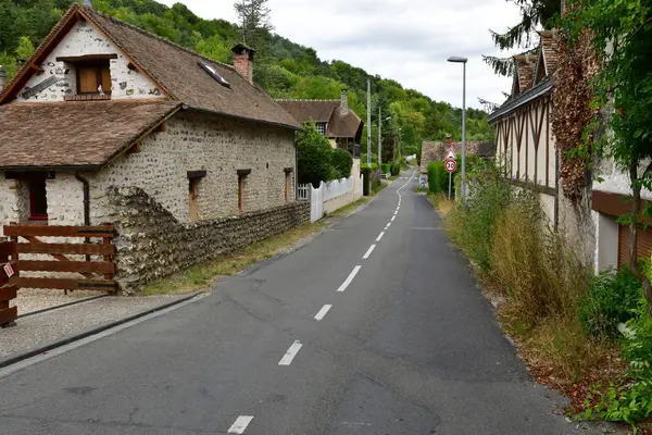 Fontaine sous Jouy; Frankrijk - augustus 8-2018: schilderachtig dorpje — Stockfoto