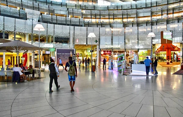 La defense; Frankreich - 25. Mai 2017: la defense district — Stockfoto