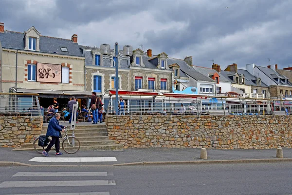 La Turballe, France - april 14 2017 : picturesque city in spring — Stock Photo, Image