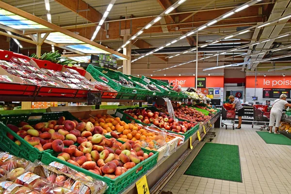 Pariisi, Ranska - heinäkuu 9 2018: supermarket — kuvapankkivalokuva