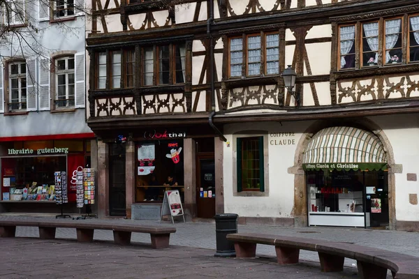 Ve Štrasburku; Francie - 3 březen 2017: malebné centrum v w — Stock fotografie