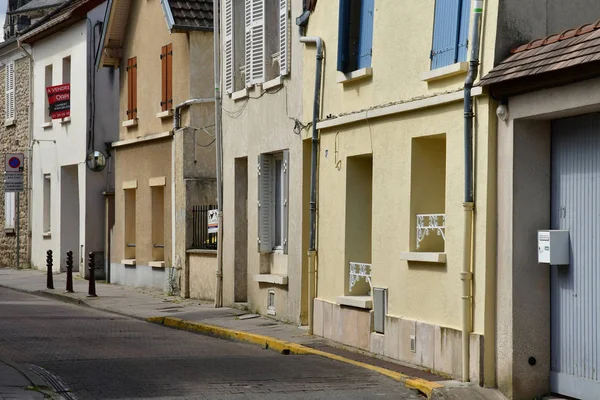 Vernouillet; France - july 2 2018 : old town — Stock Photo, Image