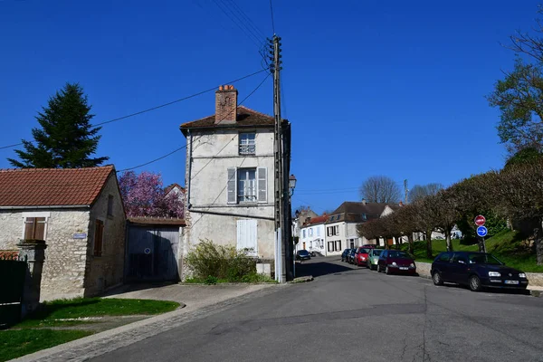 Fontenay Saint Pere; Francia - 23 marzo 2017: centro del paese — Foto Stock