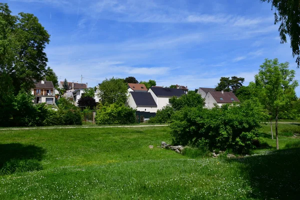 Verneuil sur seine; Frankreich - 17. Mai 2017: Stadtzentrum — Stockfoto