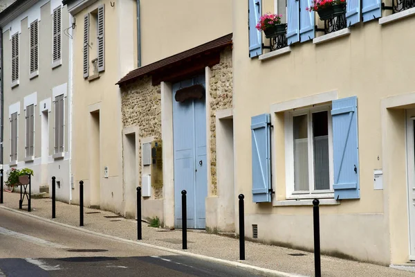 Vernouillet; Francia - 2 de julio de 2018: casco antiguo —  Fotos de Stock