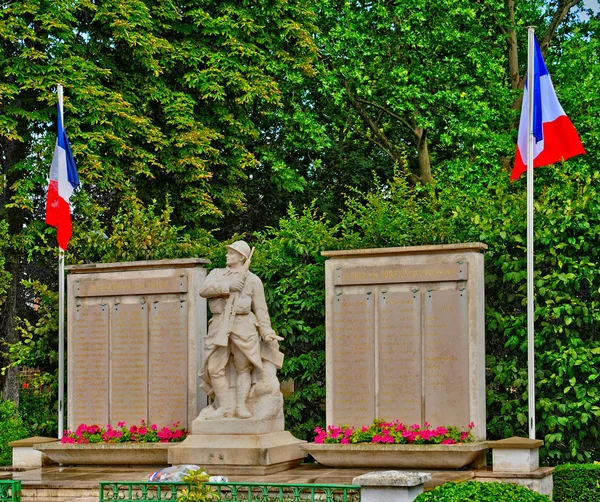 Les Mureaux; Francia - 8 de mayo de 2011: memorial de guerra — Foto de Stock