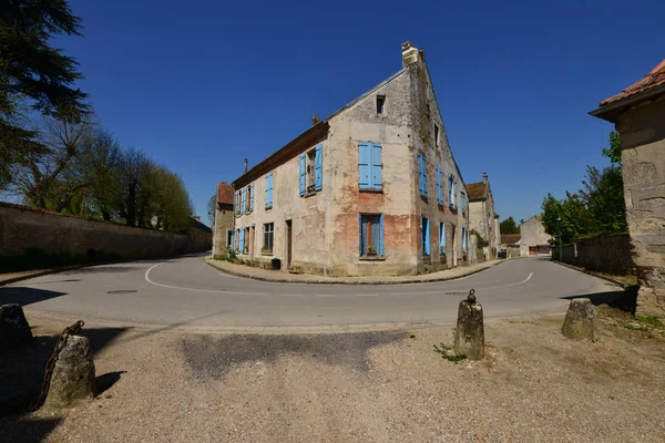 Jambville; france - 4. Mai 2016: malerisches Dorf — Stockfoto