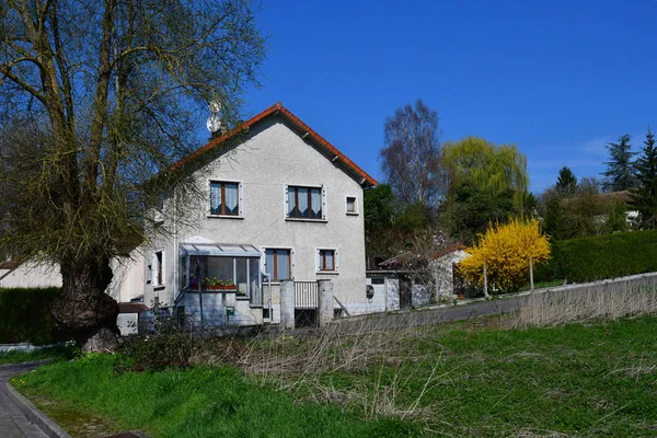 Fontenay Saint Pere; Frankreich - 23. März 2017: Dorfzentrum — Stockfoto