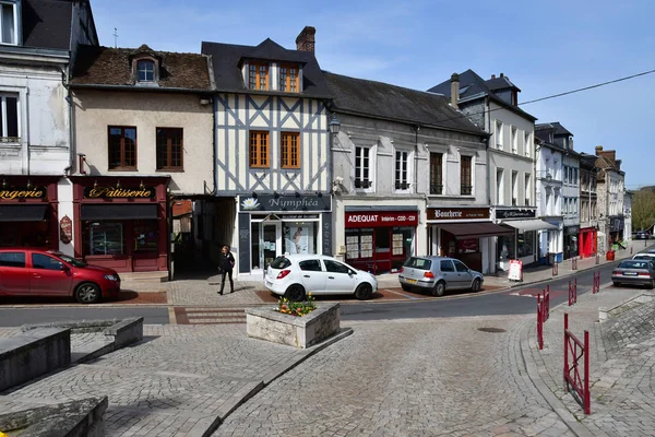 Pont de l Arche; Francia - 30 de marzo de 2017: pintoresca ciudad — Foto de Stock