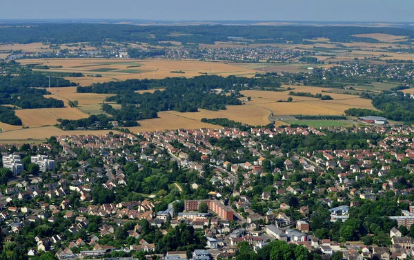 Verneuil sur Seine, França - 7 de julho de 2017: imagem aérea do — Fotografia de Stock