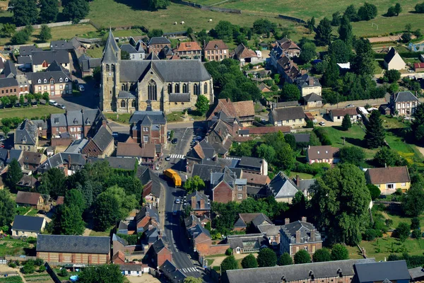 Ecouis, France - july 7 2017: фото с воздуха деревни — стоковое фото