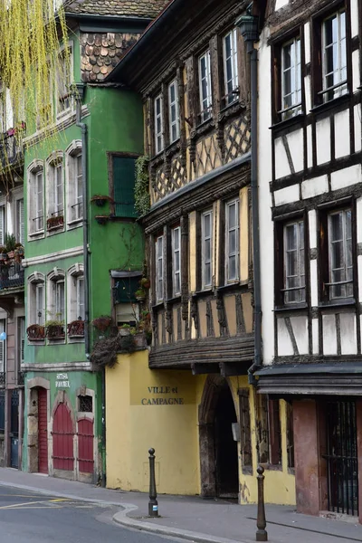 Estrasburgo; Francia - 3 de marzo de 2017: pintoresco centro de la ciudad — Foto de Stock