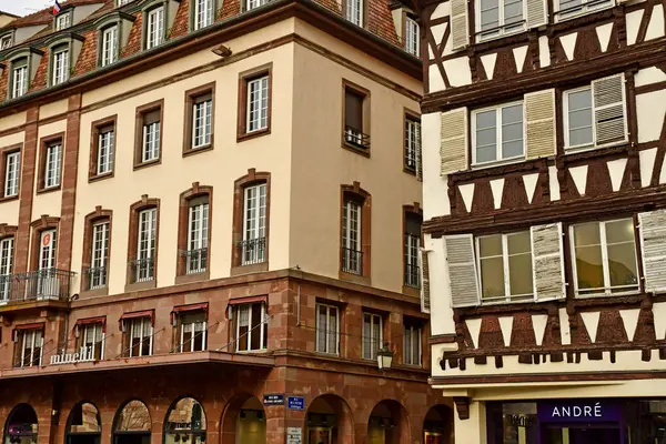 Strasbourg; Frankrike - mars 3 2017: pittoreska centrum i w — Stockfoto
