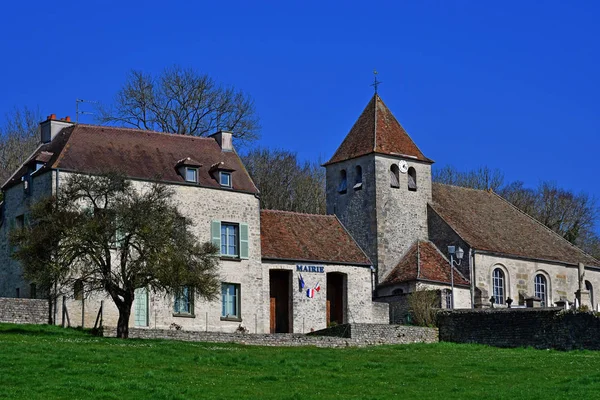 Saint Cyr en Arthies, Francia - 16 de marzo de 2017: centro del pueblo — Foto de Stock