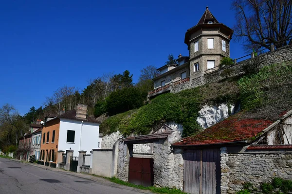 Vetheuil, France - March 16 2017: village center — стоковое фото